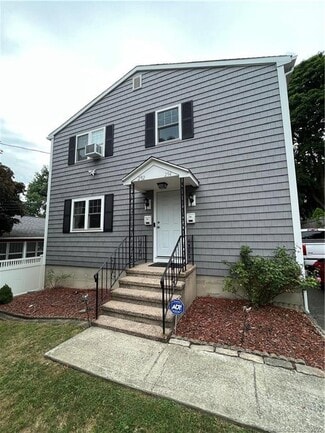 Building Photo - 294 Robin St