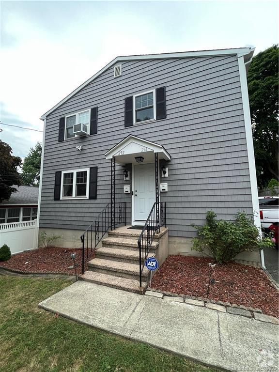 Building Photo - 294 Robin St