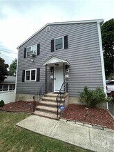Building Photo - 294 Robin St