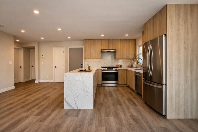 Building Photo - 1427 N Vista St