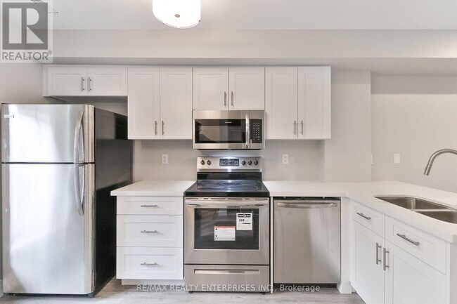 Building Photo - 80-80 Strathaven Dr