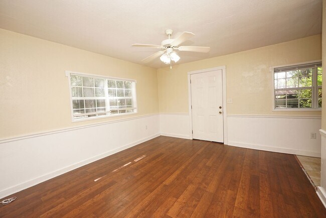 Building Photo - 503 McKinney St