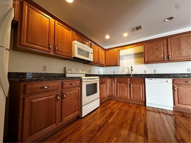 Foto del edificio - 105 N Montgomery St