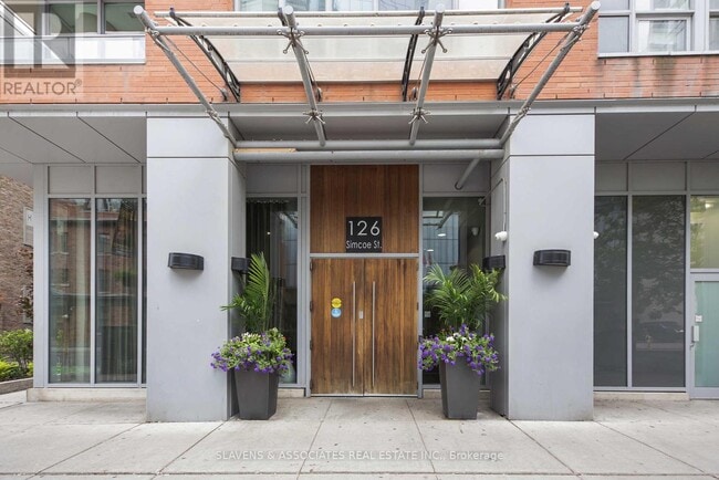 Building Photo - 126-1126 Simcoe St