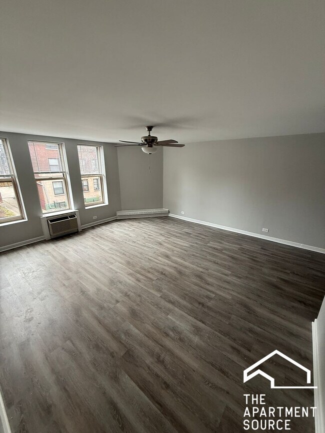 Building Photo - 744 W Gordon Terrace