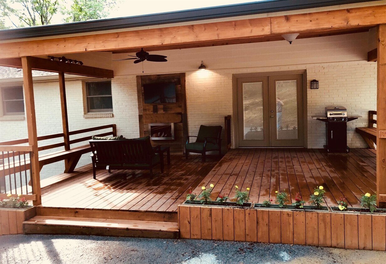 Foto principal - 5733 Knob Rd