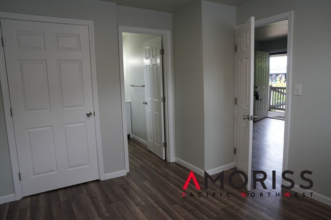 Building Photo - 308 Park Ave