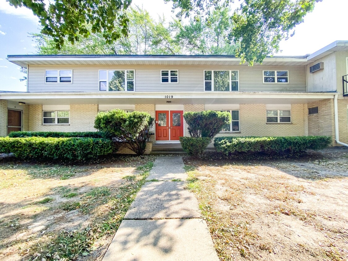Primary Photo - Town's Edge Apartments