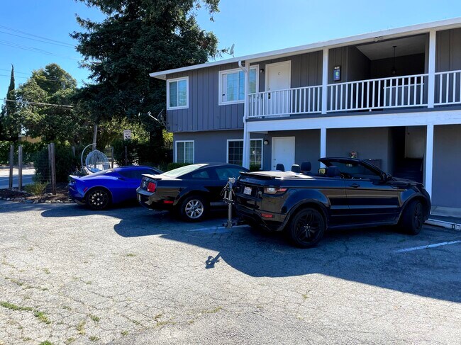 Building Photo - 815 Bay Rd