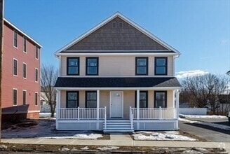 Building Photo - 213 Pine St