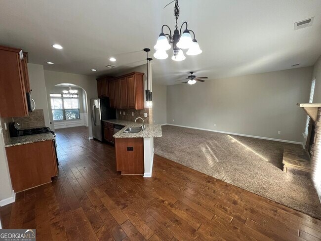 Building Photo - 430 Sylvan Loop