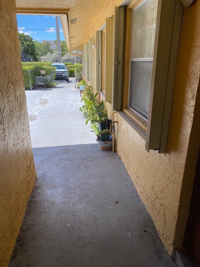 Building Photo - 3467 Coral Springs Dr