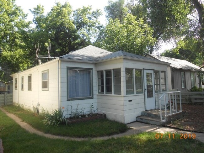 Charming 2 Bedroom Home in Old Town Longmont! - Charming 2 Bedroom Home in Old Town Longmont!