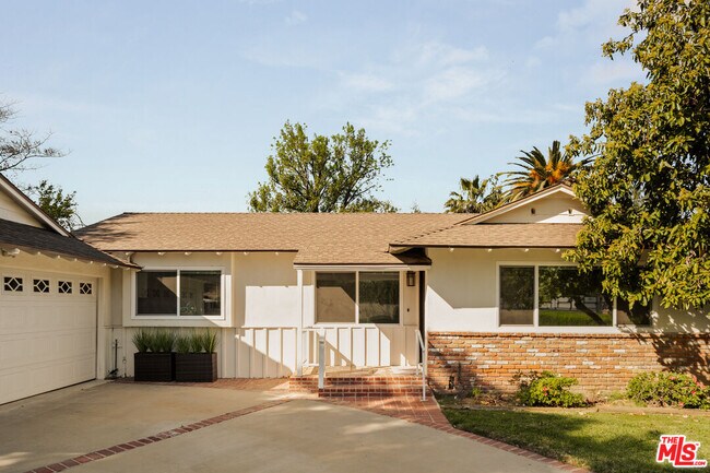 Foto del edificio - 23153 Gonzales Dr