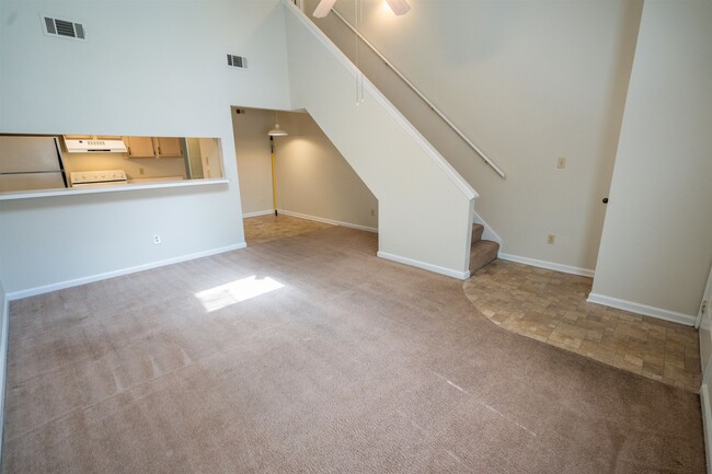 Building Photo - 2333 Parrot Ln