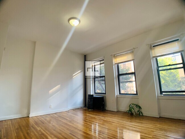 Building Photo - NO FEE 1BR St Johns Place Prospect Heights