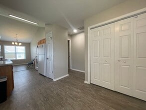 Building Photo - 139 Woodland Dr N