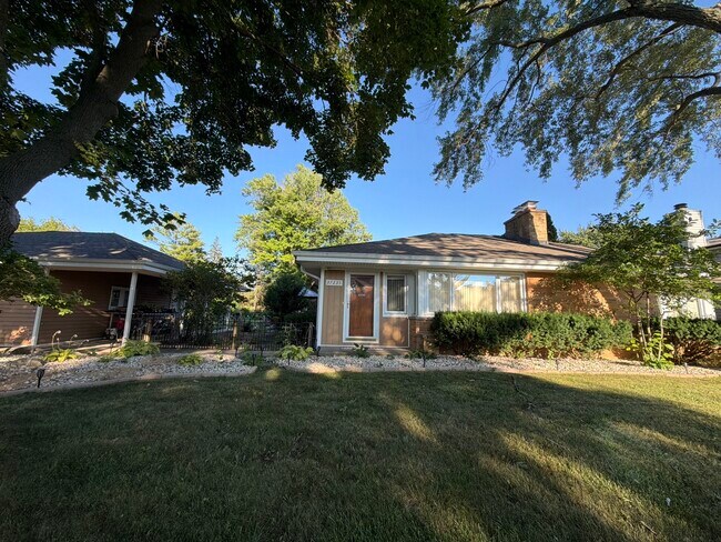 Building Photo - 37235 N Hillside Dr