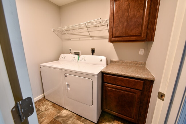 Building Photo - 83 Ennis Dr