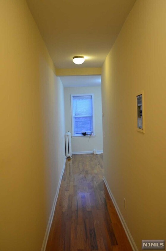 Primary Photo - 45 51st St