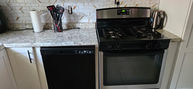 Foto del edificio - 102 Batiste Garden Cir