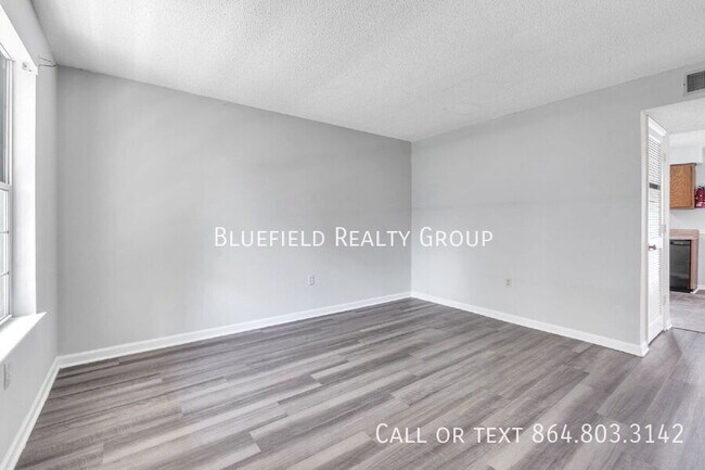 Building Photo - 250 Elm St