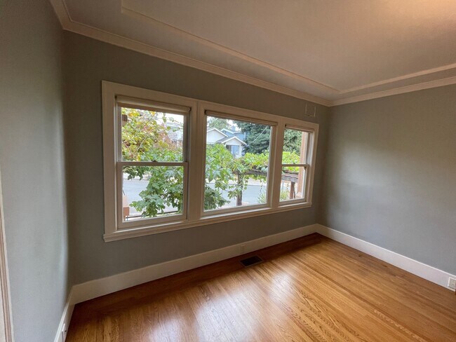 Photo - 4315 La Cresta Ave House