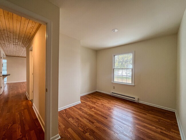 2do dormitorio - 7121 Quaker Neck Rd