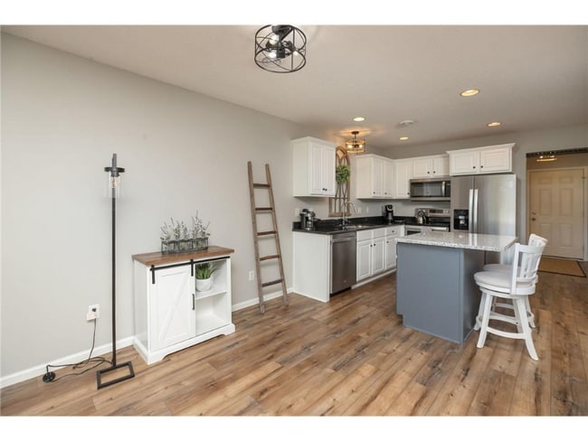 Building Photo - 578 Pointe Ct SW