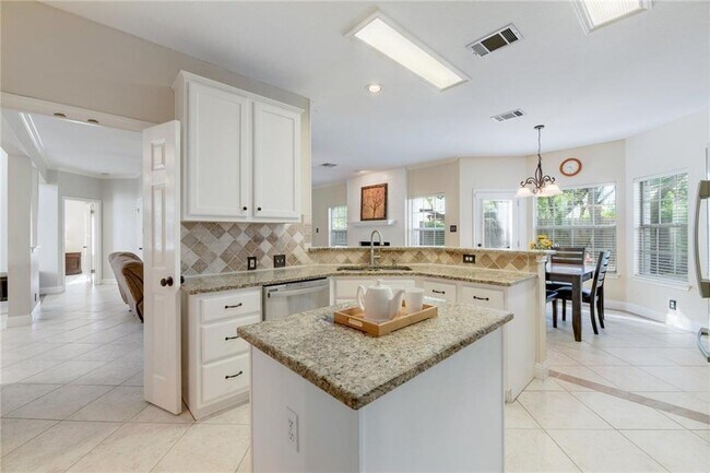 Foto del edificio - 1612 Fall Creek Dr