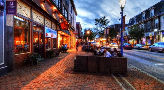 Nearby Restaurants - Phoenix Village