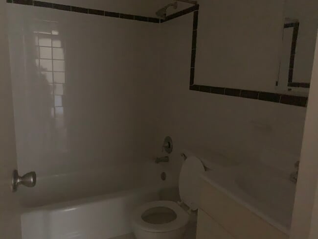 Bathroom - 1931 N Cleveland St