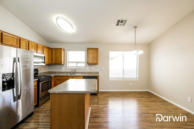Building Photo - 42586 W Sunland Dr