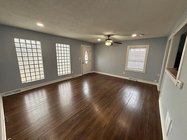 Foto del edificio - 2002 E 17th St N