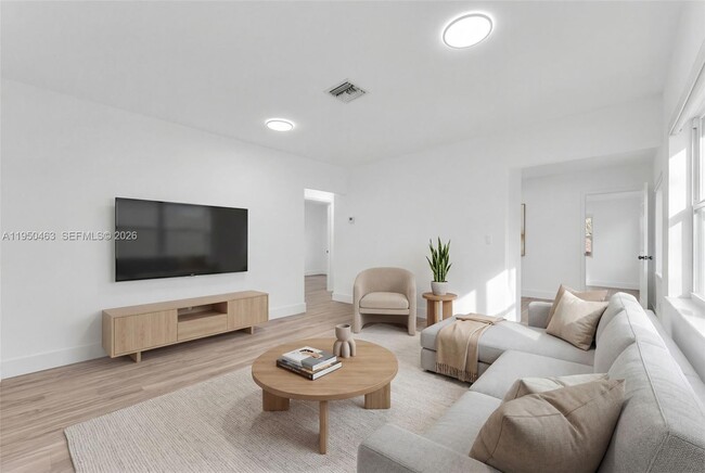 Foto del edificio - 2434 Coolidge St