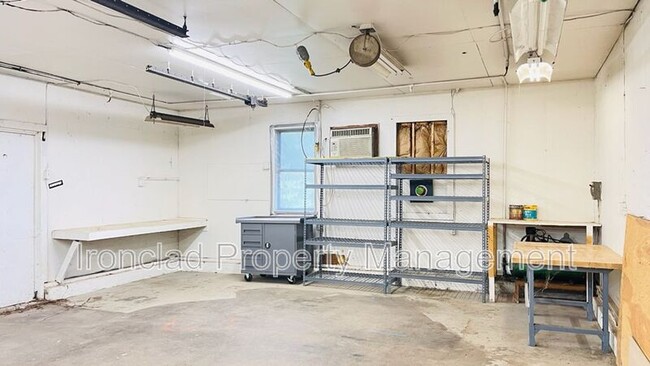 Building Photo - 1210 Farmington Ave