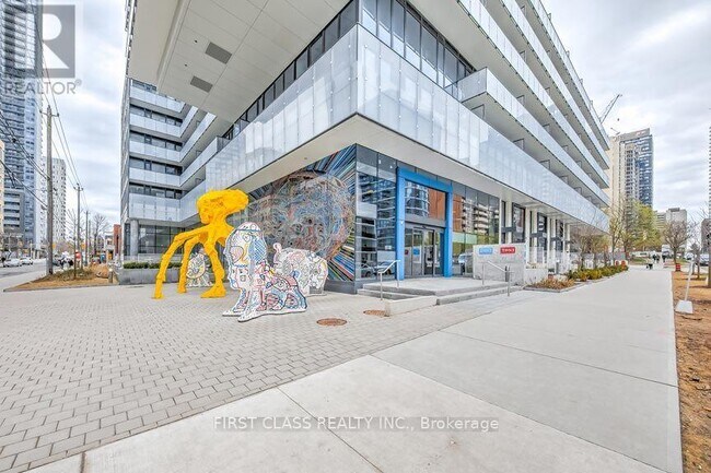Building Photo - 161-3161 Roehampton Ave
