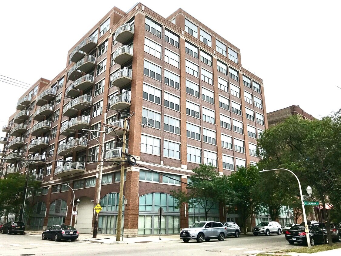 Primary Photo - 933 W Van Buren St