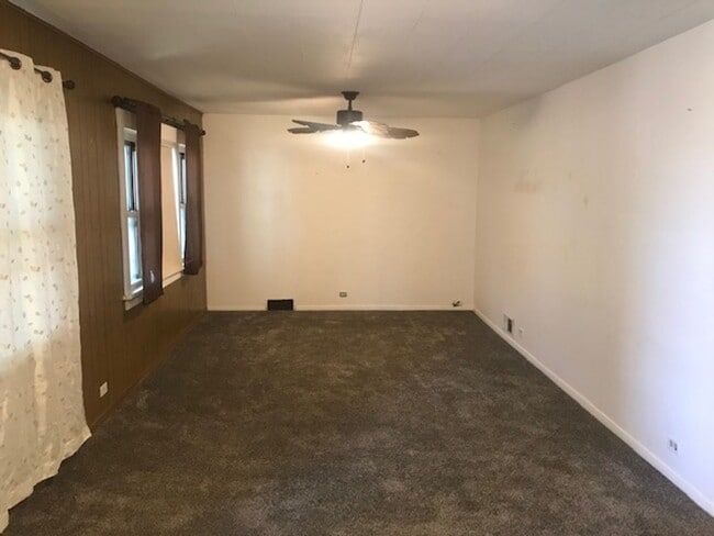 Building Photo - Beautifully updated home with 2 car garage