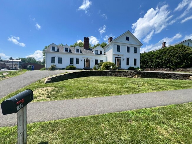 Building Photo - 14 Gray St