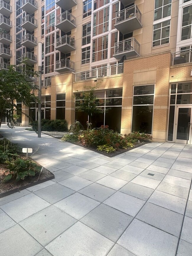 Building Photo - 1 Bedroom 1 Bath Condo Near Capitol Hill