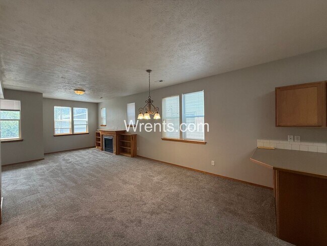 Foto del edificio - COMING SOON! South Hill Duplex with Garage & Utilities Included!