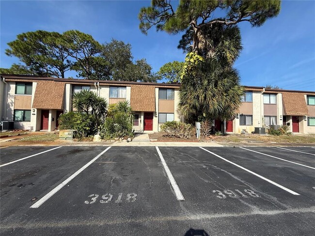 Building Photo - 3918 Mt Vernon Ave