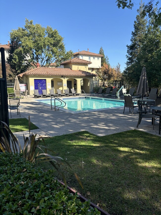 34 Picasso Ct, Pleasant Hill, CA 94523 Room for Rent in Pleasant Hill