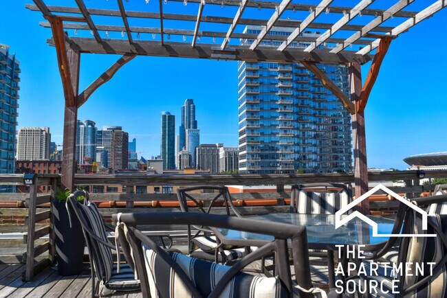 Foto del edificio - 1727 S Indiana Ave