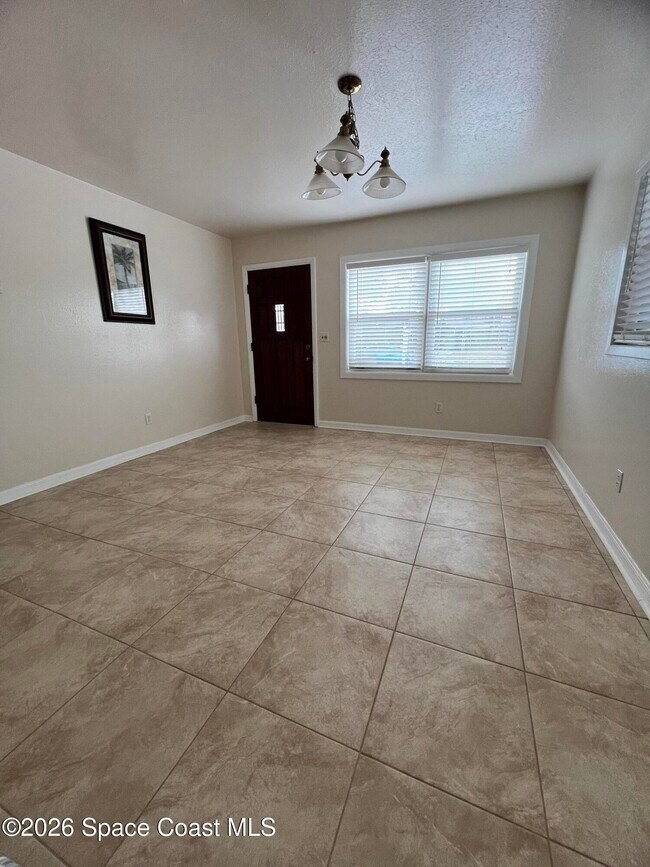 Foto del edificio - 304 Crown Blvd