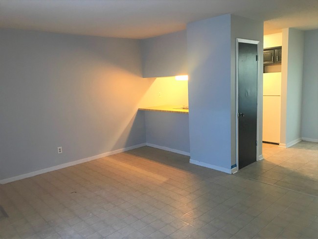 Building Photo - 520 E Lagrange St