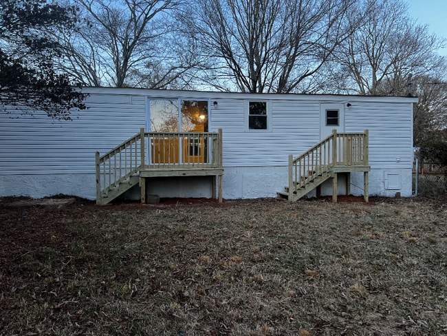 Building Photo - 811 Williams Lake Rd