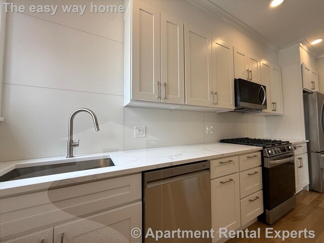 Building Photo - 35 Gore St