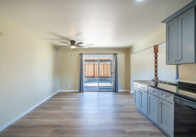 Building Photo - 1525 Jasmine Way